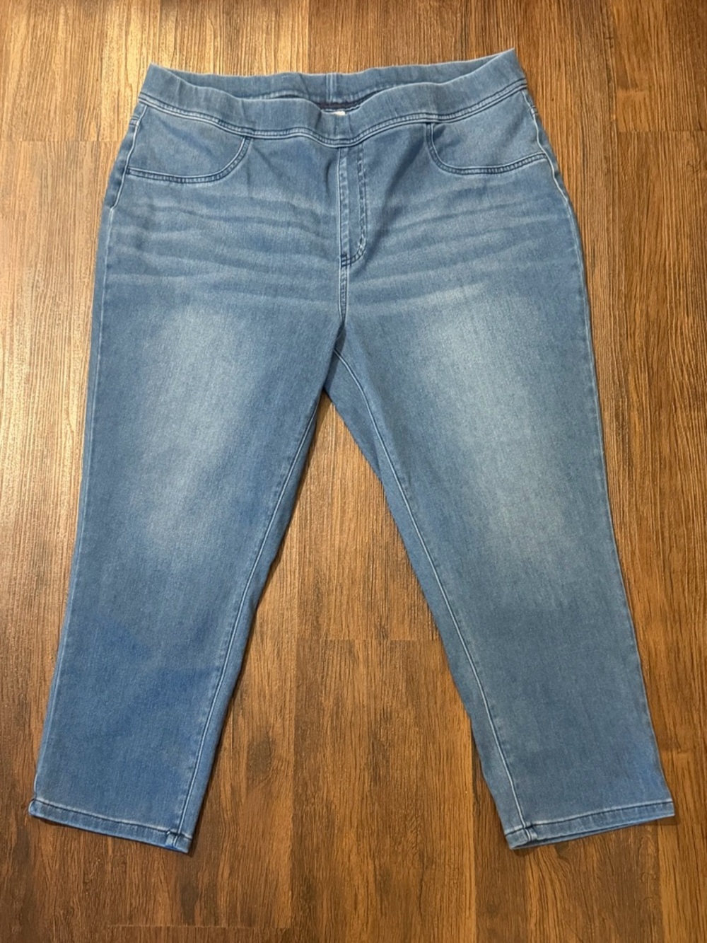 Time and Tru Light Blue Stretch Capri Pants